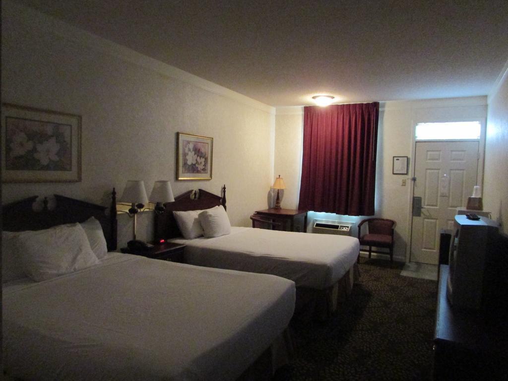 Plantation Oaks Hotel Millington Bilik gambar